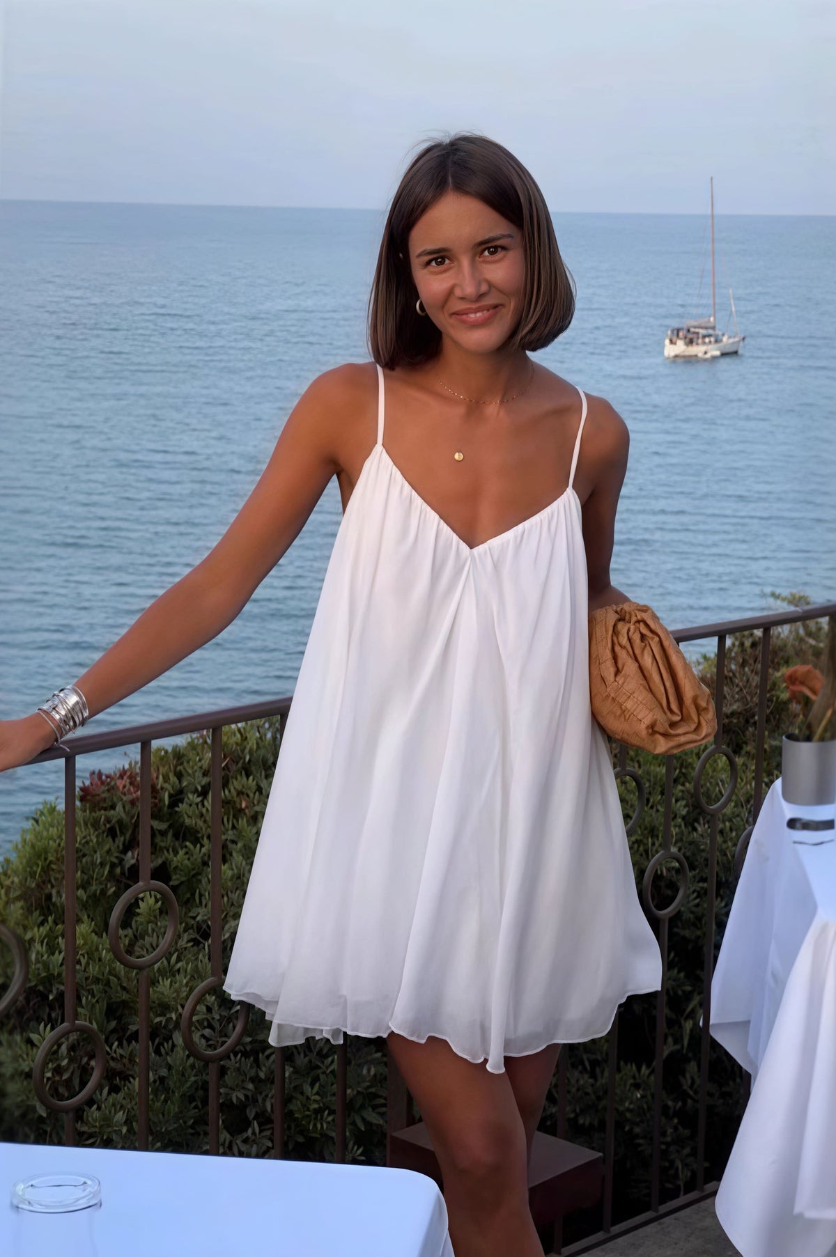 Lavinia splývavé mini šaty s ramínky