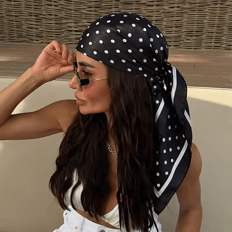 Sophie hedvábný šátek s puntíky