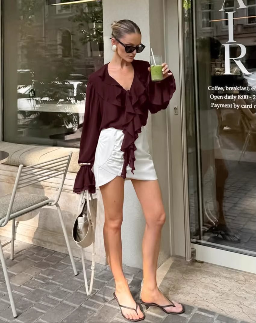 Halenka Linda s volány a vázáním u krku