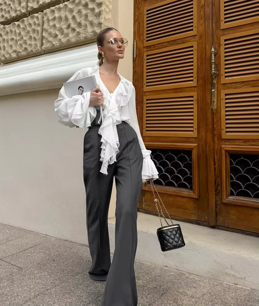 Halenka Linda s volány a vázáním u krku