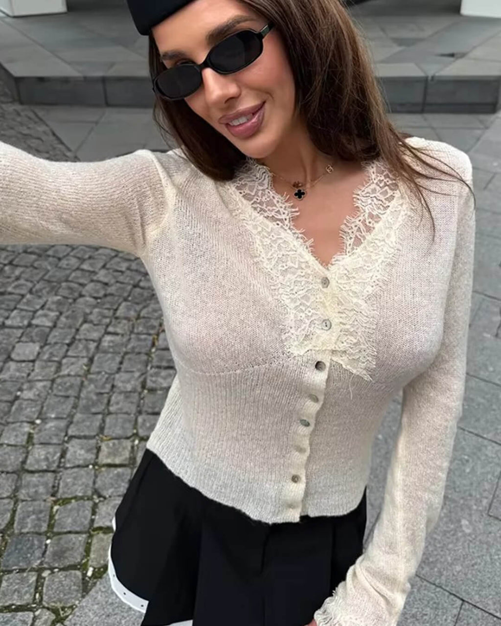 Kardigan Denise s výstřihem do V a krajkou