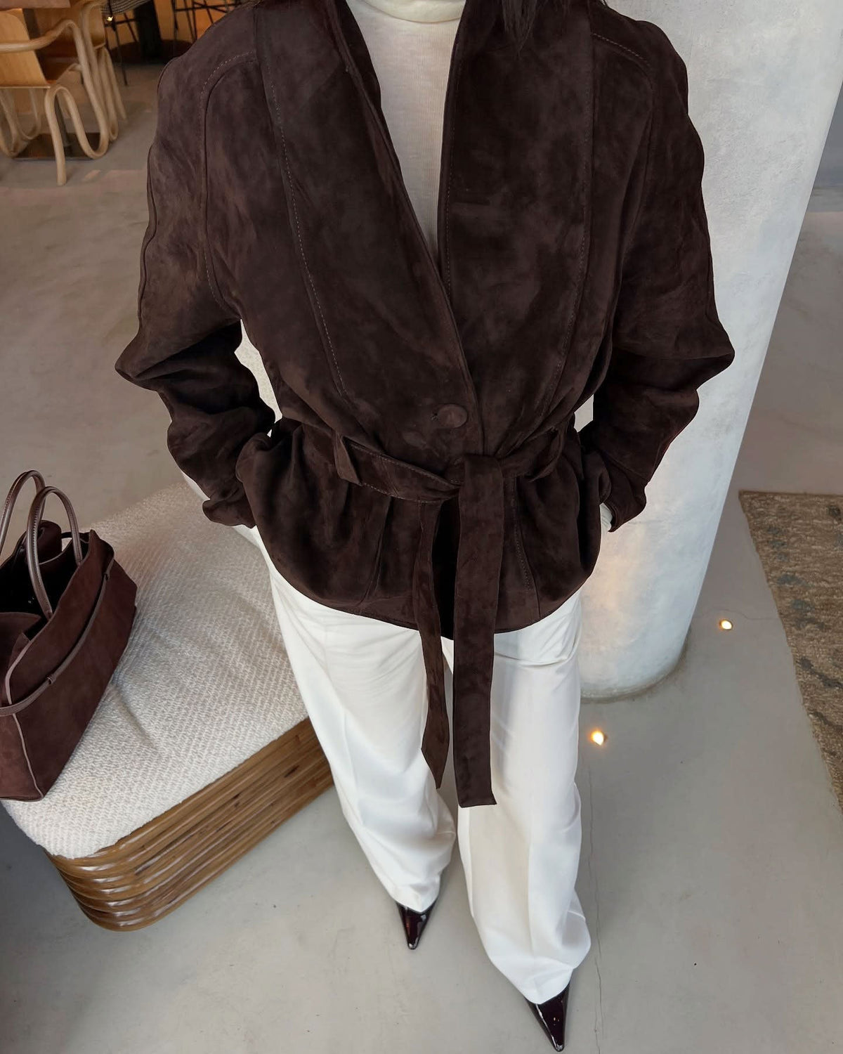 Teresa kabát typu trench s páskem z semiše