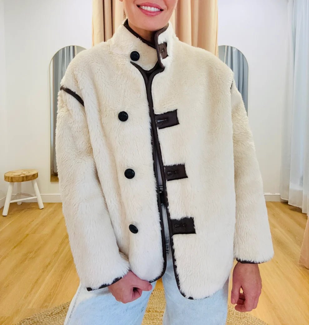 Adela bunda se stojáčkem z materiálu sherpa
