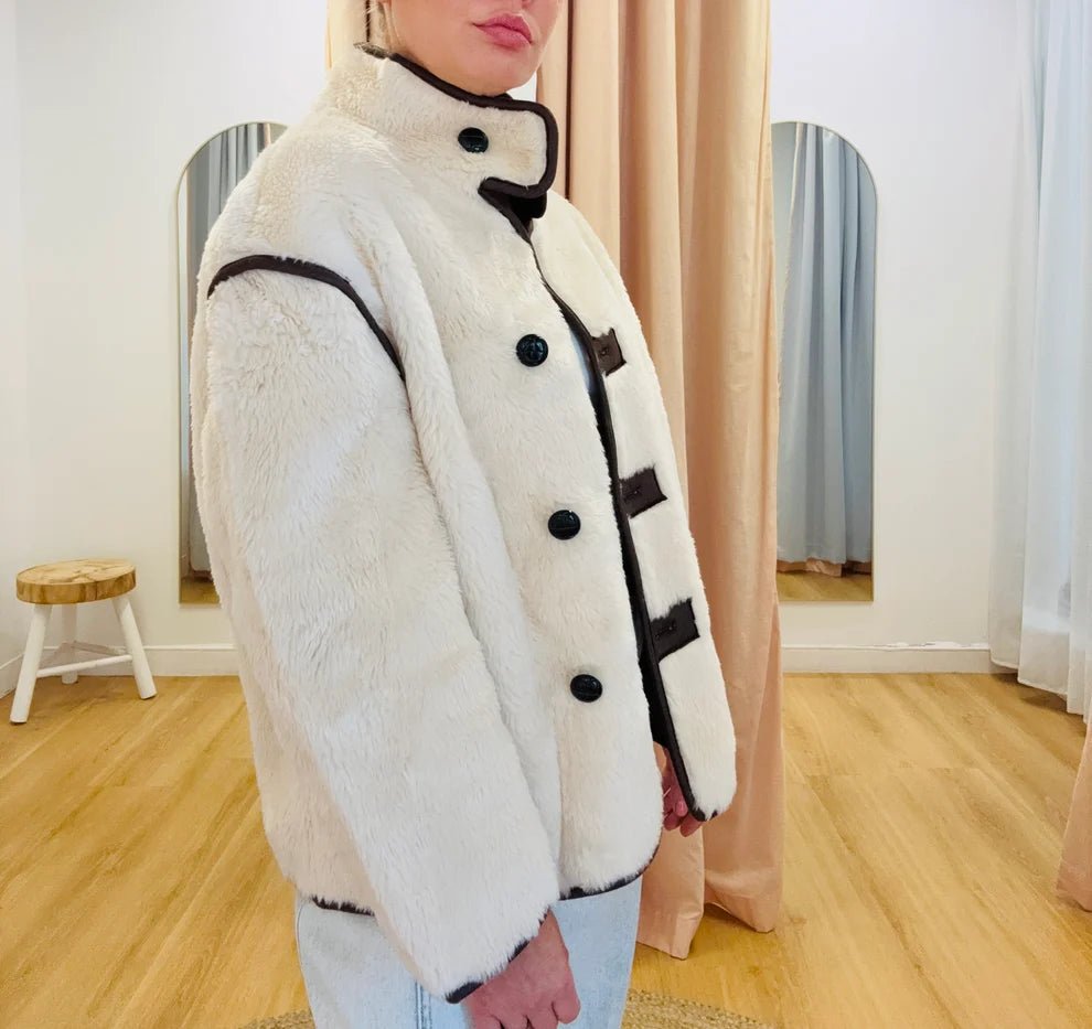 Adela bunda se stojáčkem z materiálu sherpa