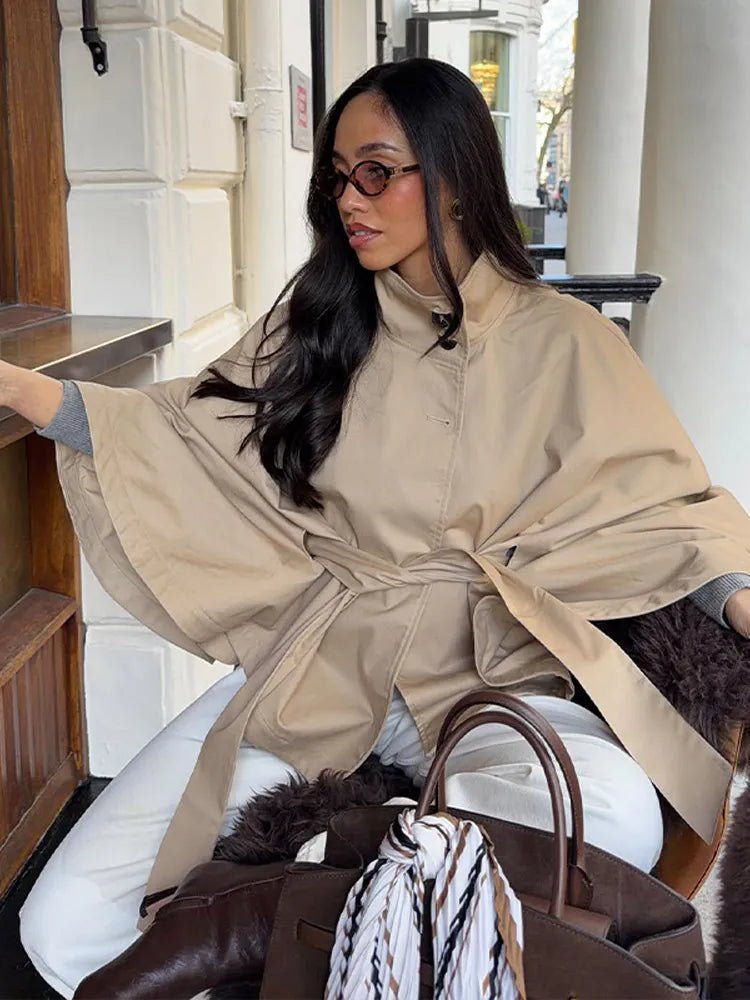 Kimberly plášť s páskem ve stylu cape