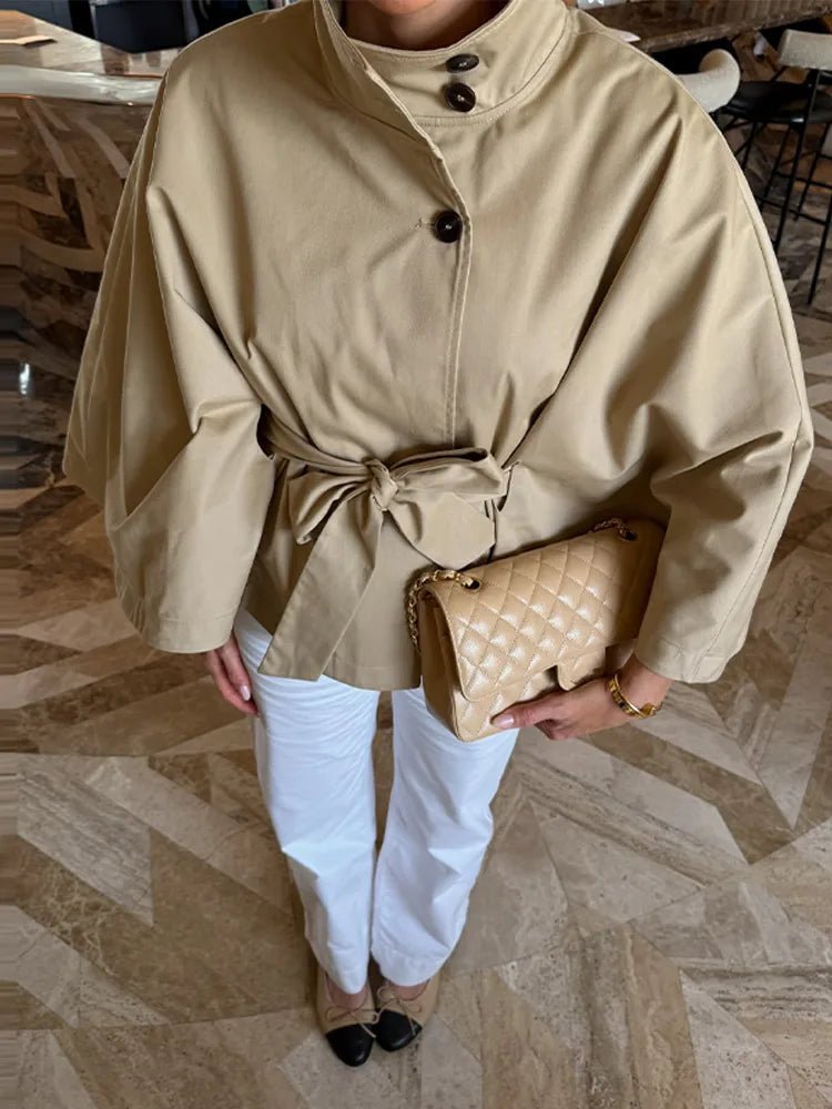 Kimberly plášť s páskem ve stylu cape