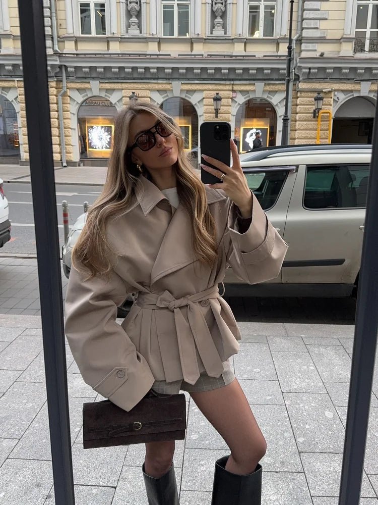 Sandy krátký trenčkot se šněrováním