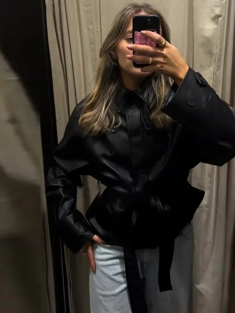 Tabitha bunda z umělé kůže s páskem
