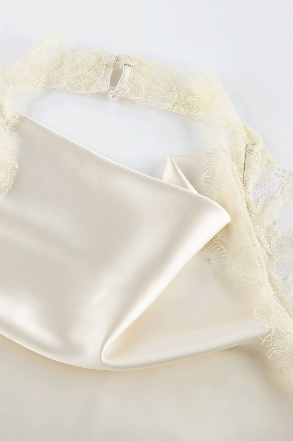 Krajkové mini šaty Lena s halter výstřihem