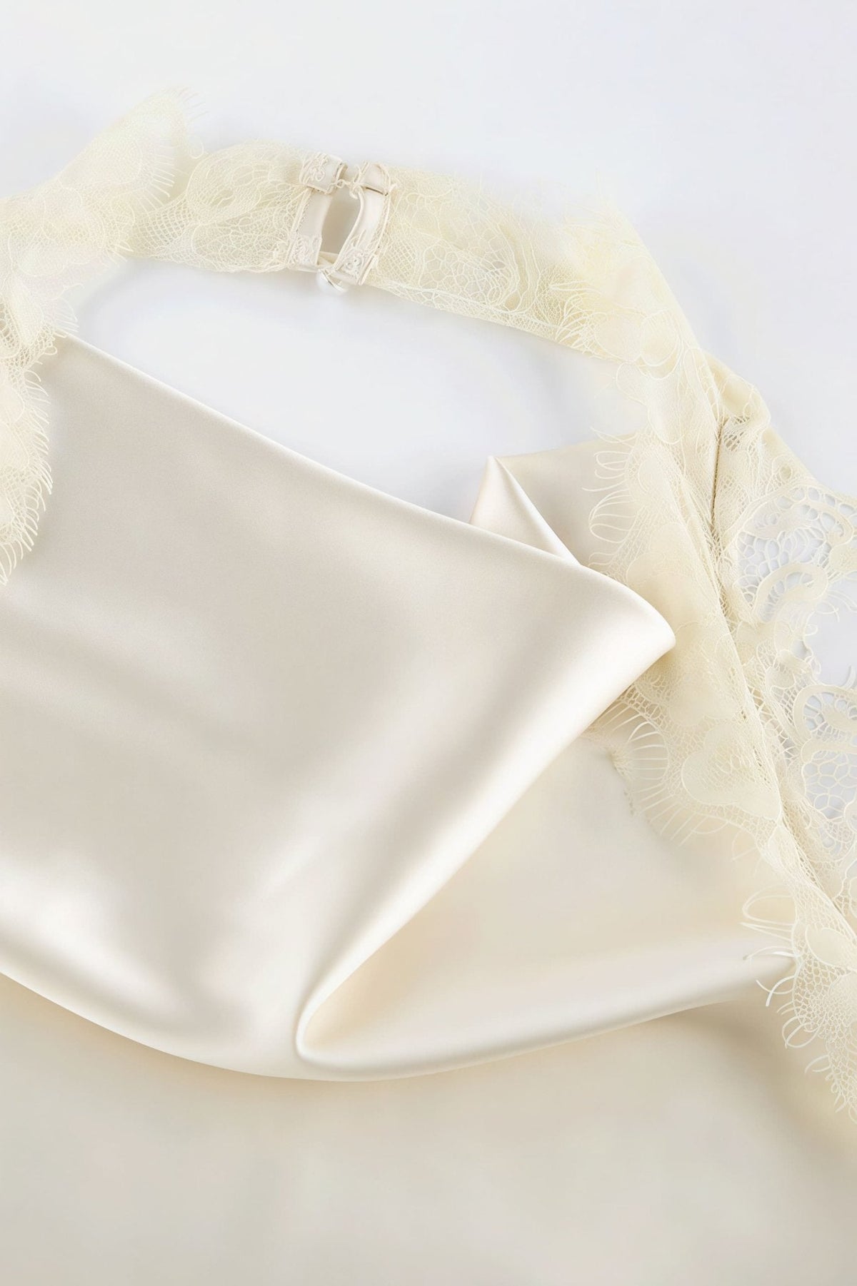 Krajkové mini šaty Lena s halter výstřihem