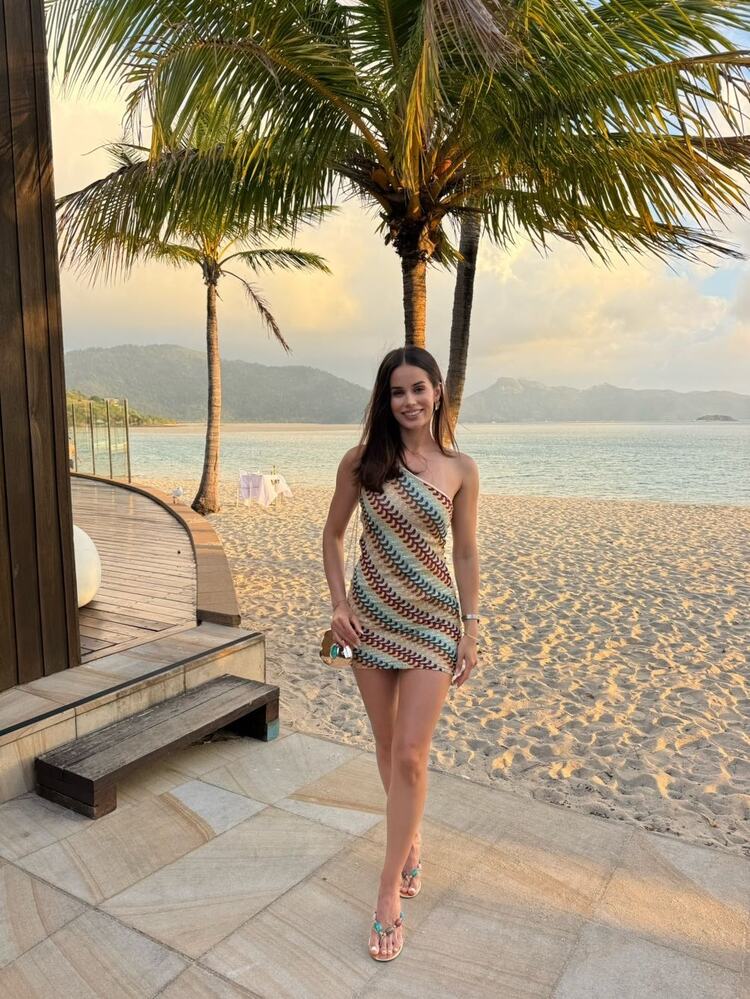 Bianca pletené minišaty na jedno rameno
