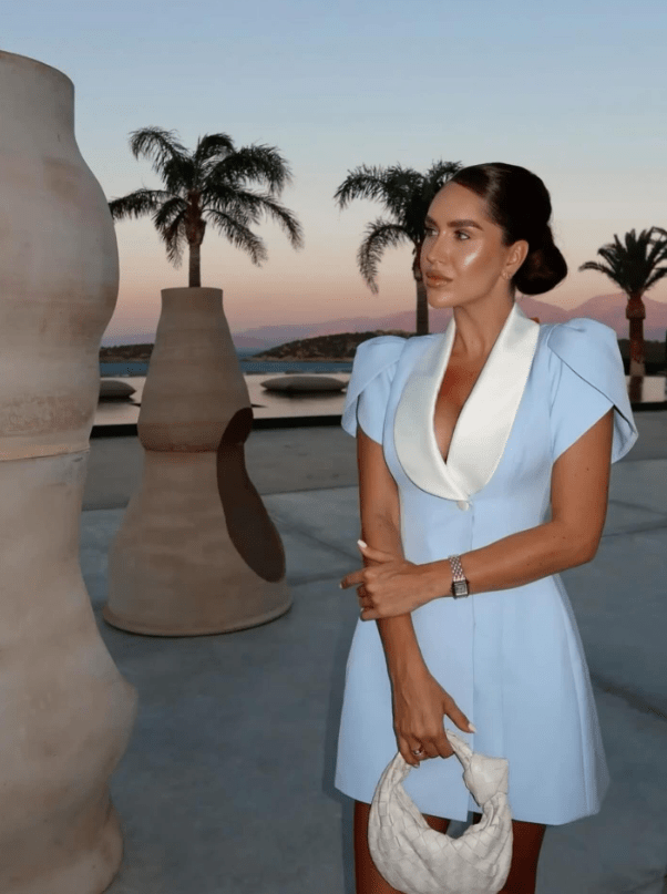 Minišaty s límcem do šálku Beatrice