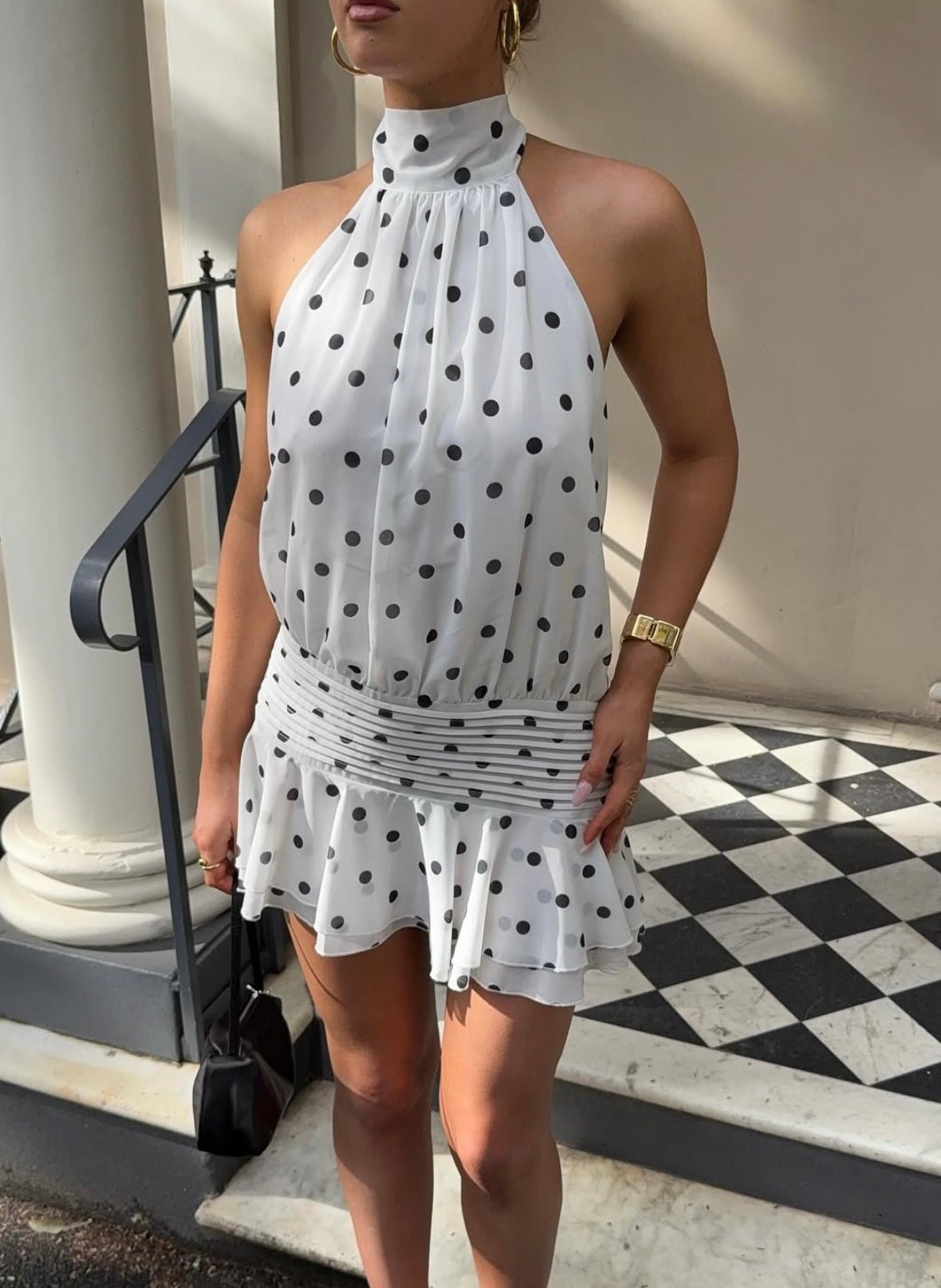 Lianna puntíkované mini šaty s halter výstřihem