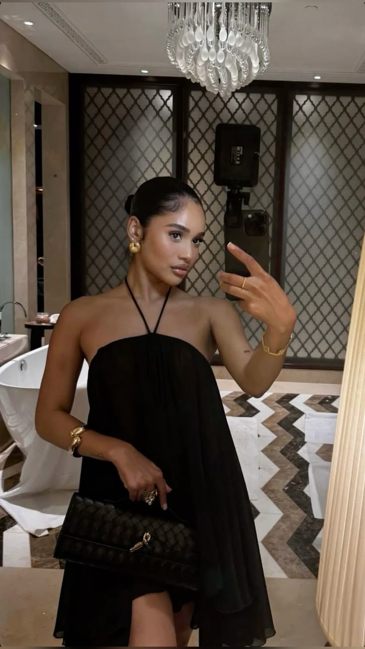 Sienna odhalené záda halter mini šaty