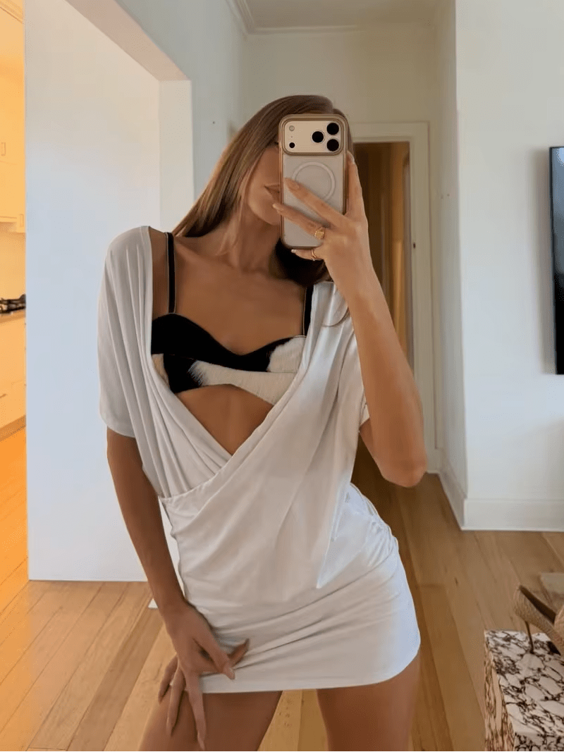 Aishla nařasené minišaty