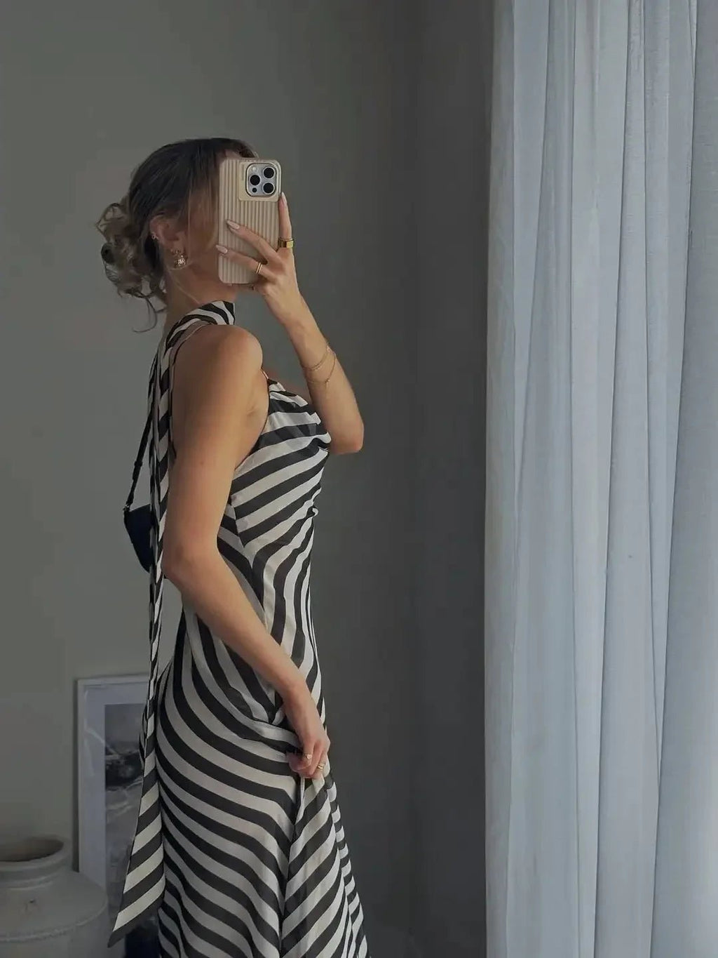 Lola pruhované maxišaty s šálkou