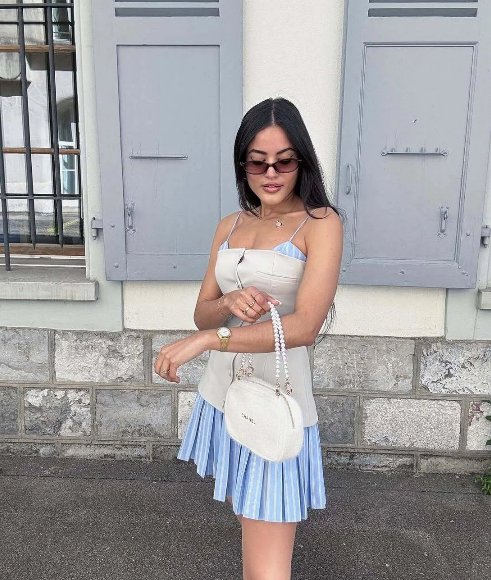 Trina pruhované plisované korzetové mini šaty