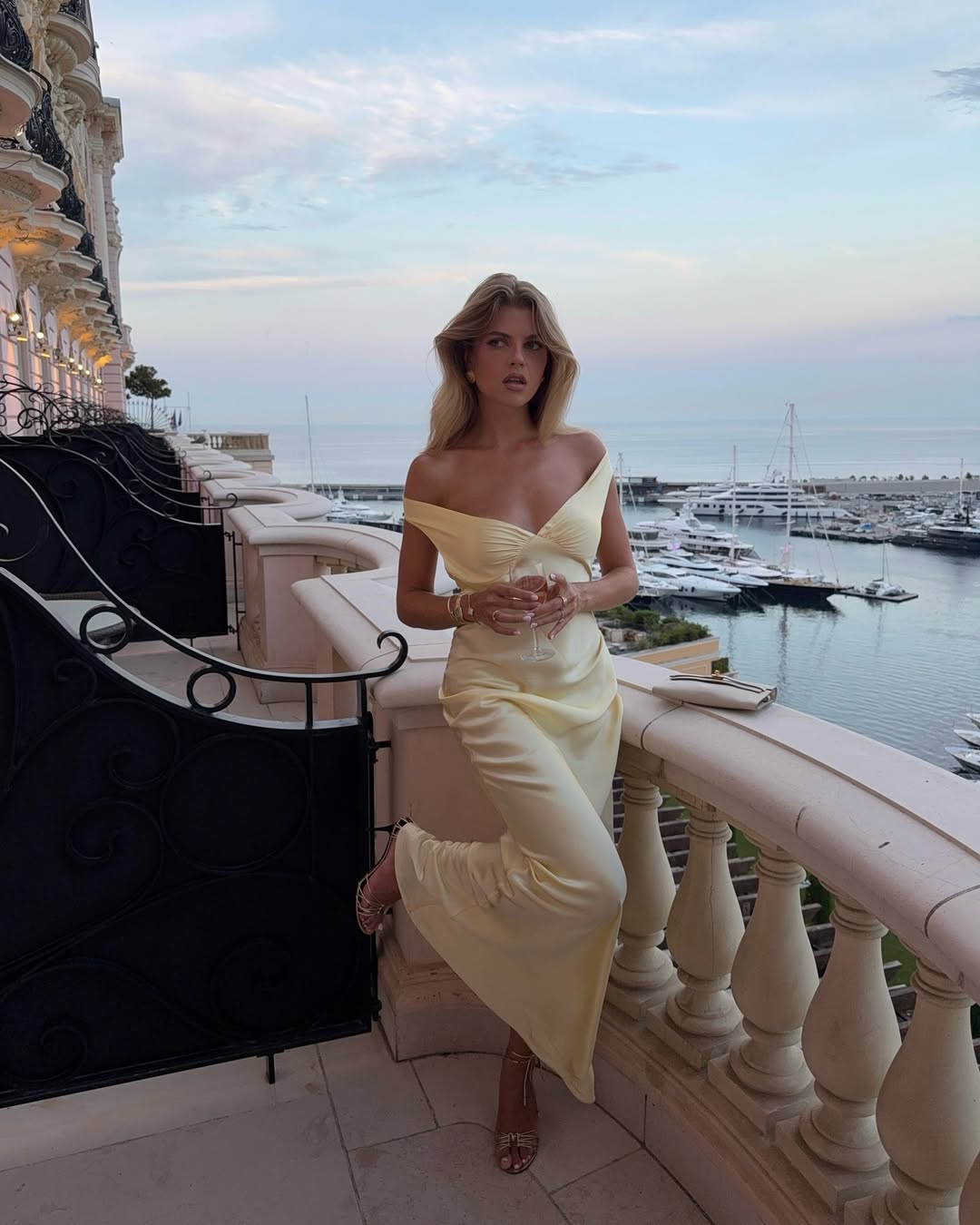 Alice saténové maxi šaty bez ramínek