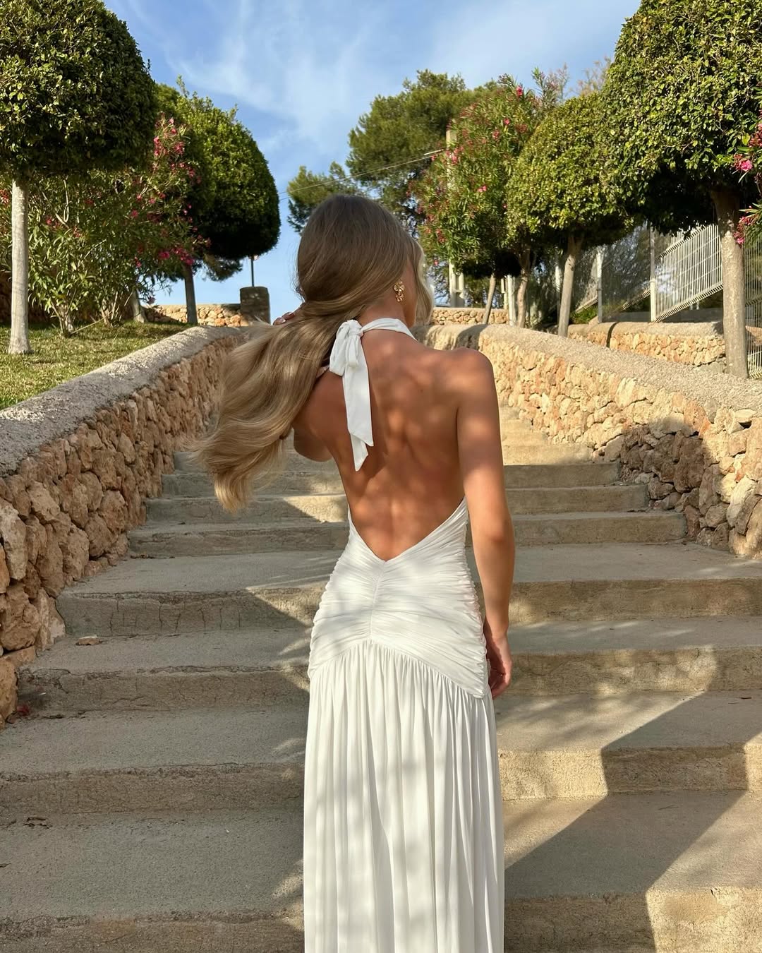 Carlyn halter maxi šaty s hlubokým výstřihem