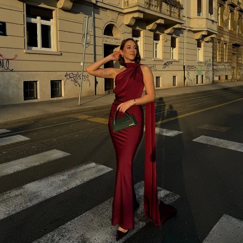 Demetra Saténové Halterkové Večerní Šaty s Odhalenými Zády
