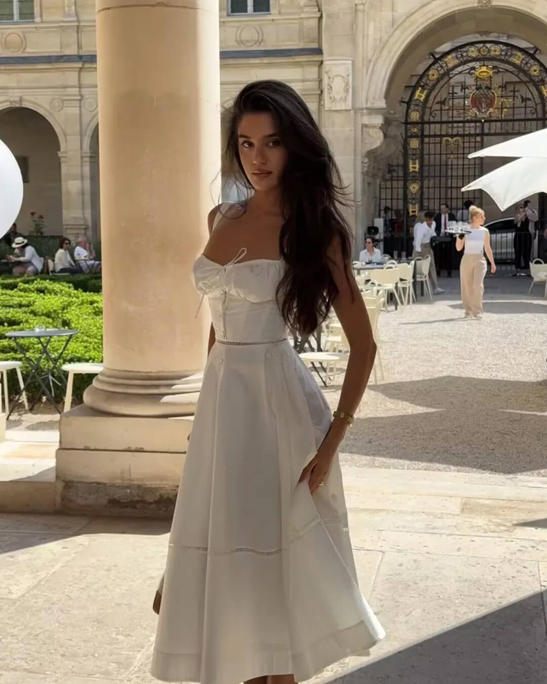 Dina midi šaty bez rukávů s výstřihem do srdce