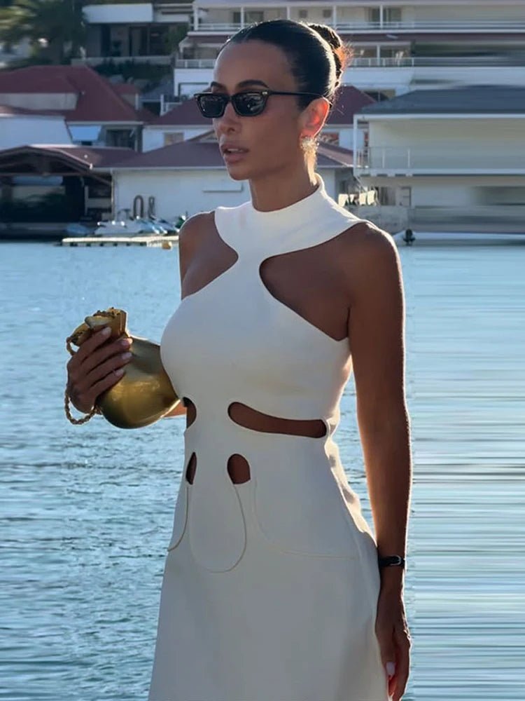 Gisele minišaty s holými rameny a zavazováním za krk