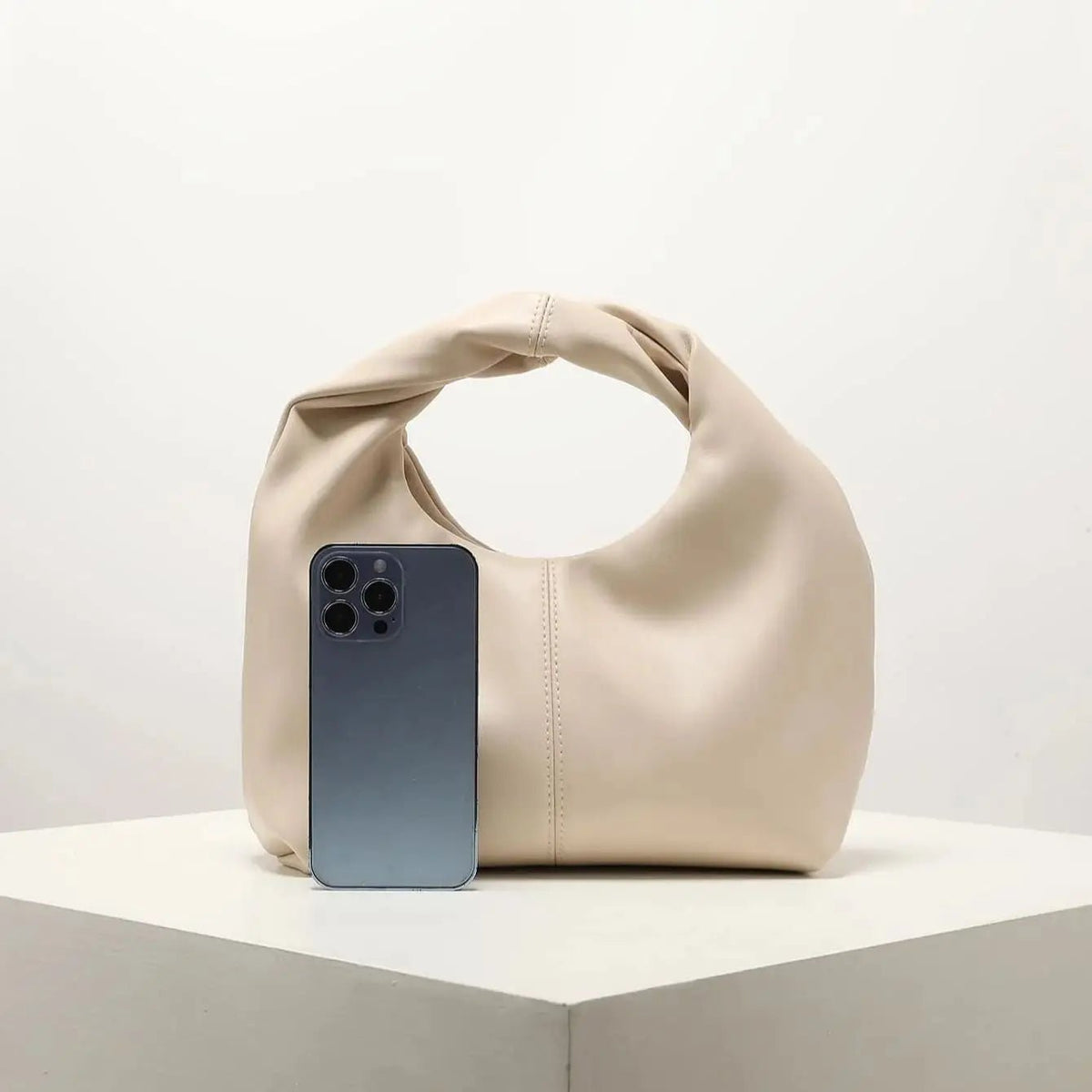 Kožená kabelka Gelyn Clutch