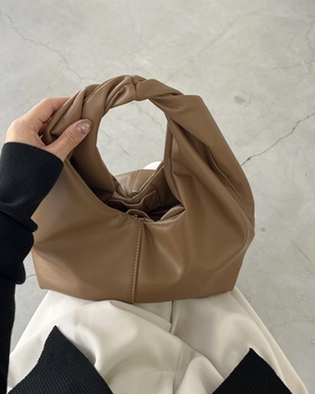 Kožená kabelka Gelyn Clutch