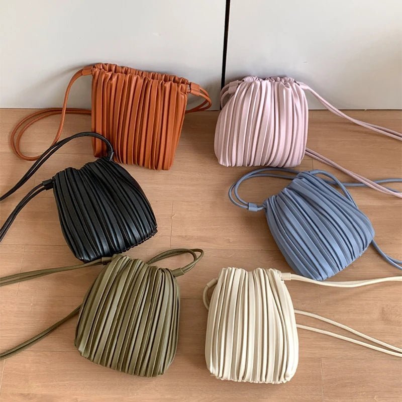 Bianca plissé mini crossbody kabelka