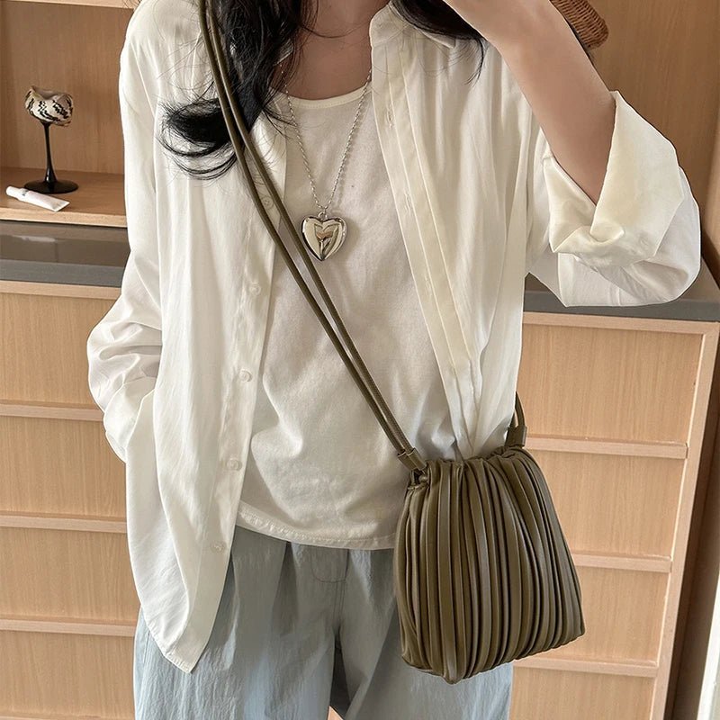 Bianca plissé mini crossbody kabelka