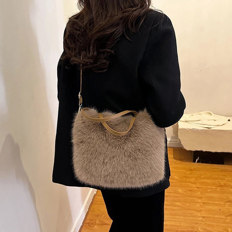 Maricar crossbody kabelka z umělé kožešiny