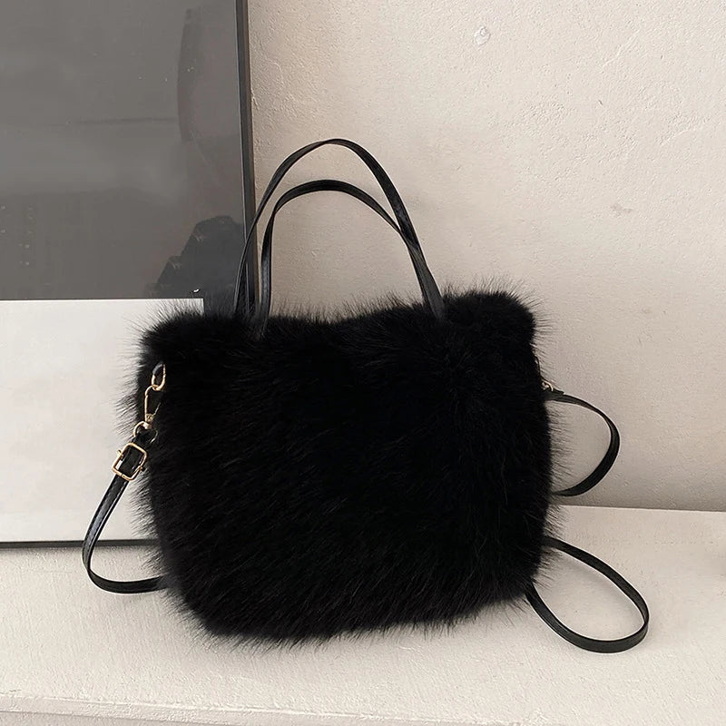 Maricar crossbody kabelka z umělé kožešiny