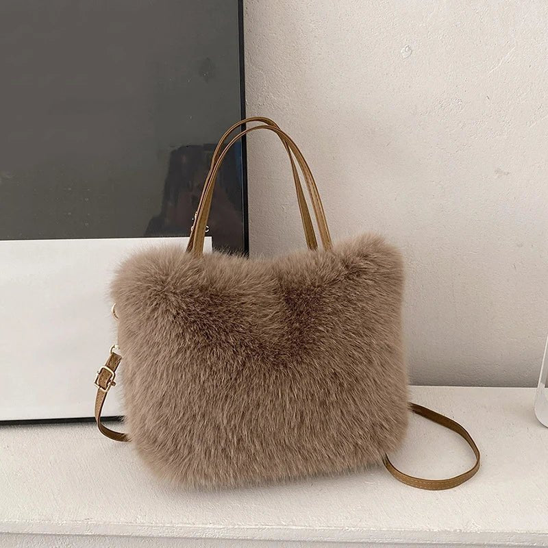 Maricar crossbody kabelka z umělé kožešiny