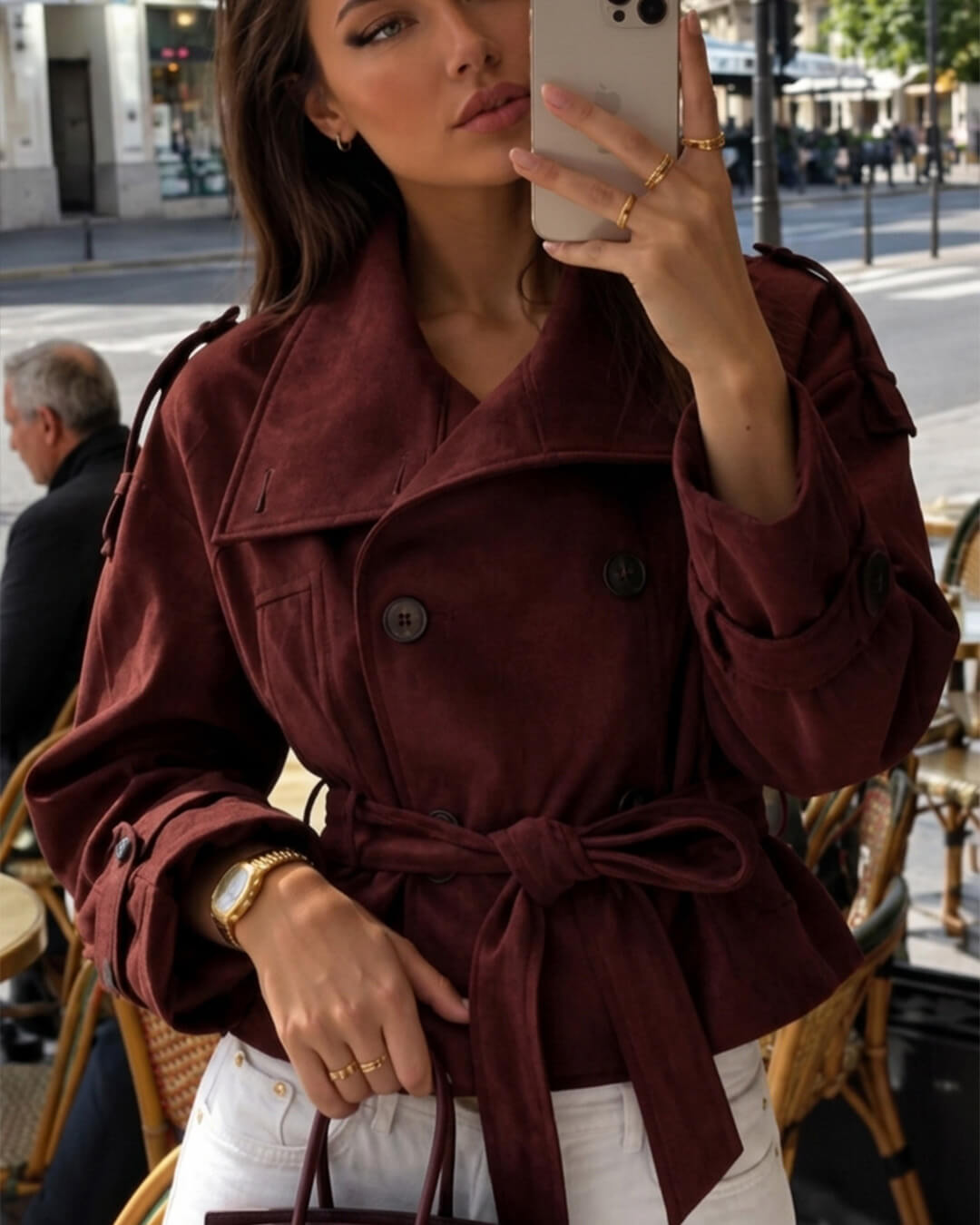 Audrey bunda s lichotivým vysokým límcem z umělého semiše, s páskem
