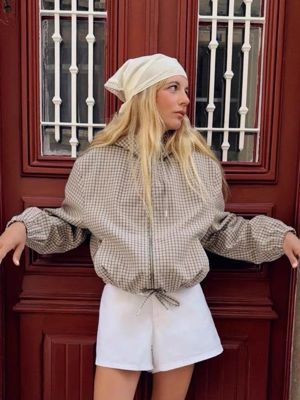 Daniela kostkovaná zkrácená bunda s kapucí