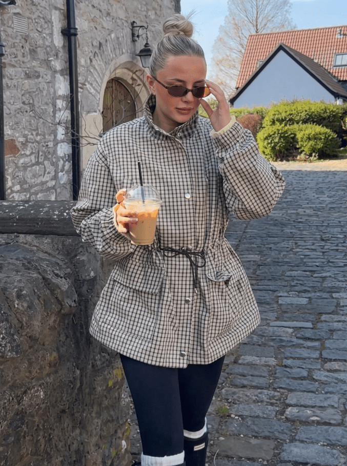 Vintage kostkovaná bunda Daniela se staženým pasem
