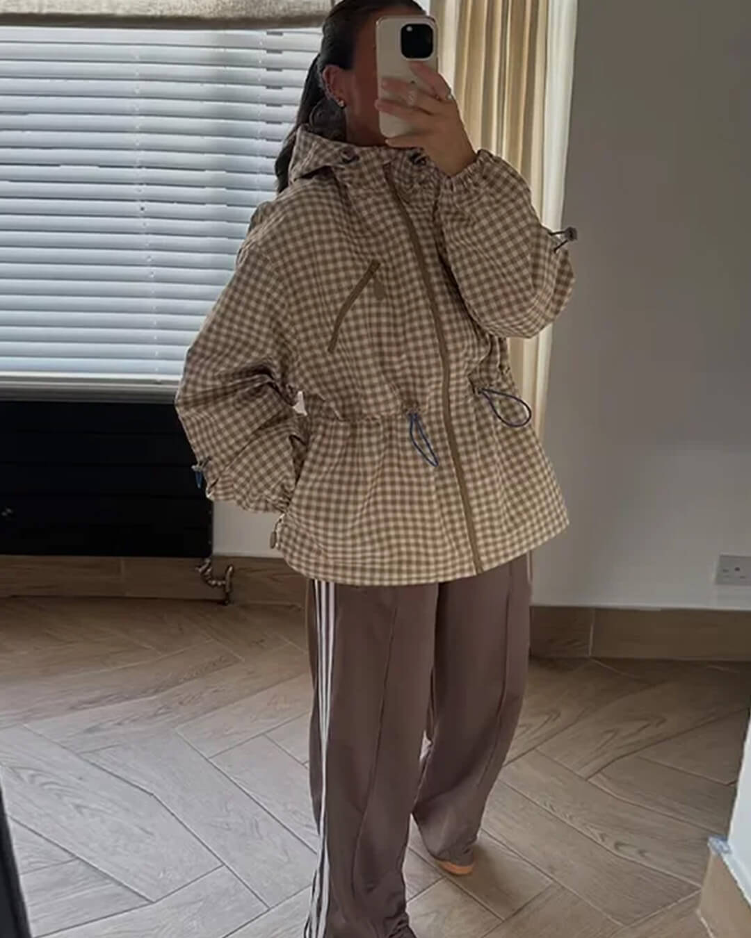 Lola károvaný trenč s kapucí