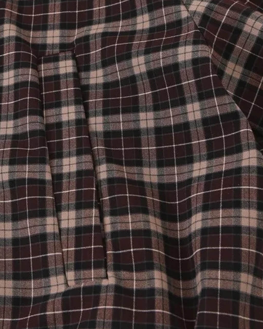 Růžový kabát s vysokým límcem a kostkovaným vzorem na zip