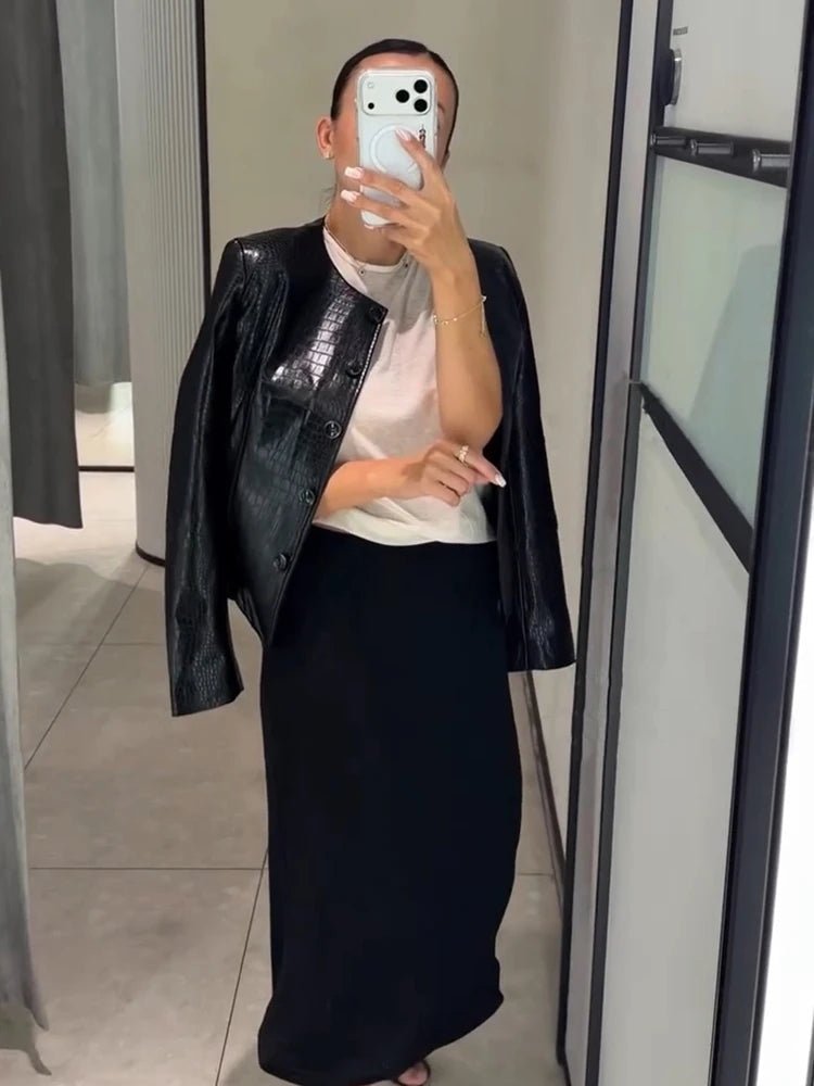 Sandra bunda z umělé kůže s krokodýlím reliéfem
