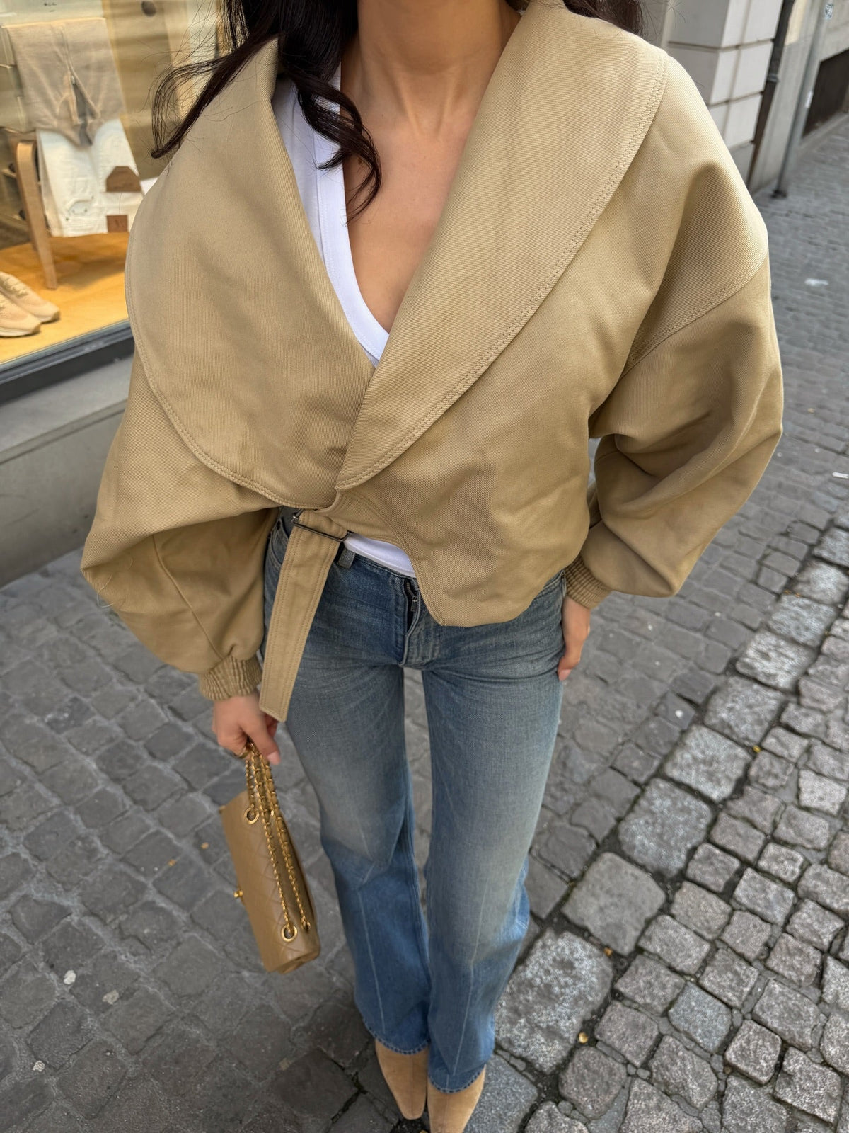 Courtney kabát s klopami a elastickým pasem