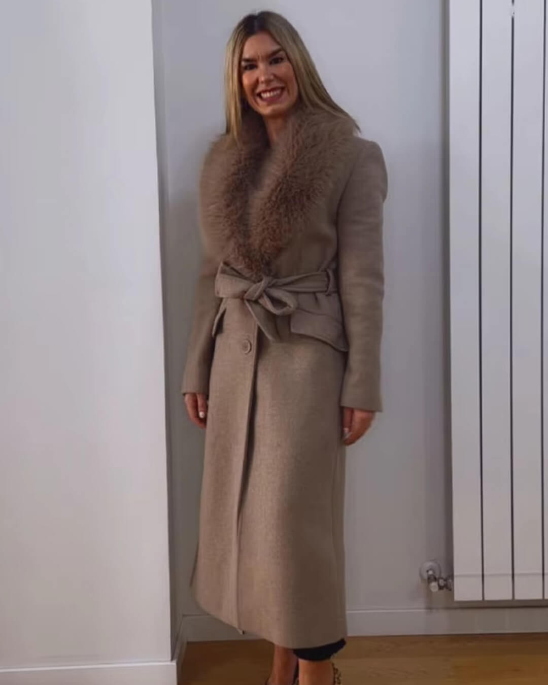 Flora maxi kabát s límcem z umělé kožešiny