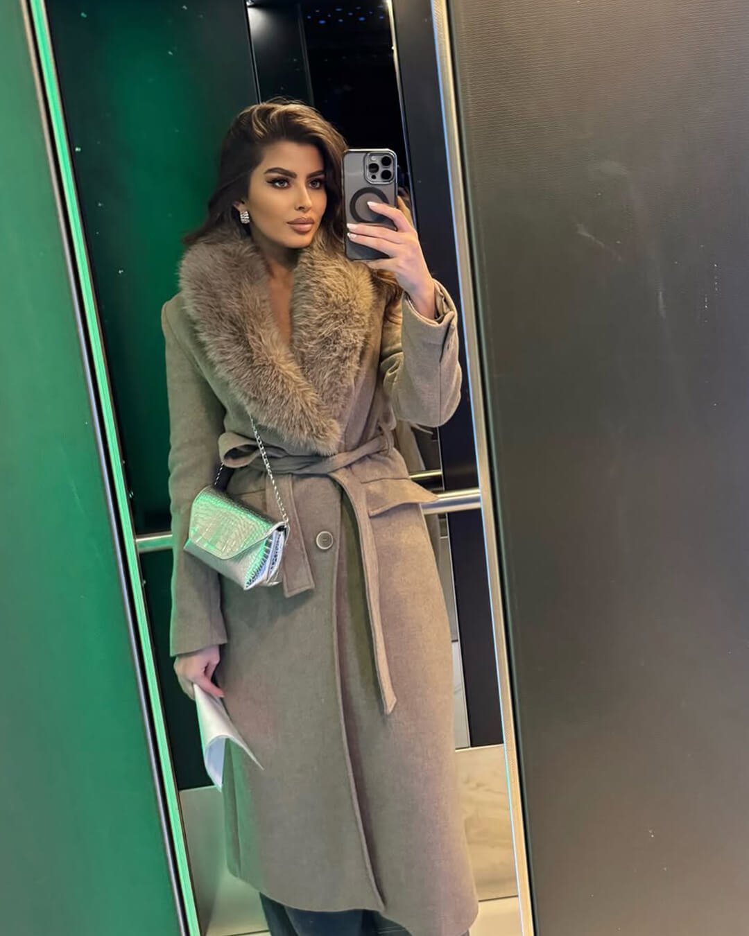 Flora maxi kabát s límcem z umělé kožešiny