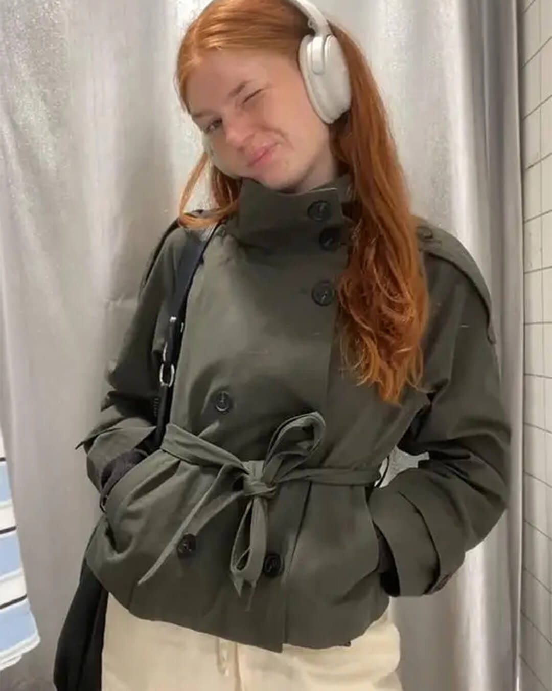 Kara krátký trenčkot se stojáčkem