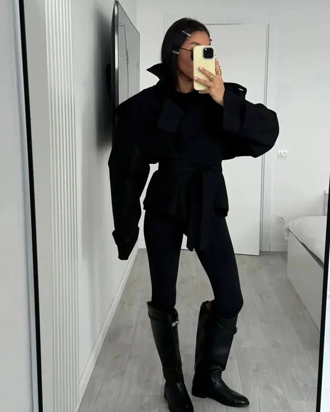 Sandy krátký trenčkot se šněrováním