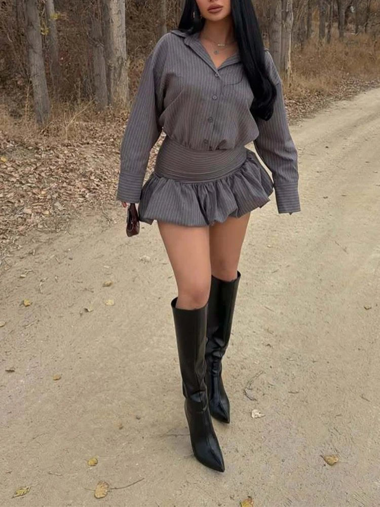Set Lola: pruhovaná košile a mini sukně