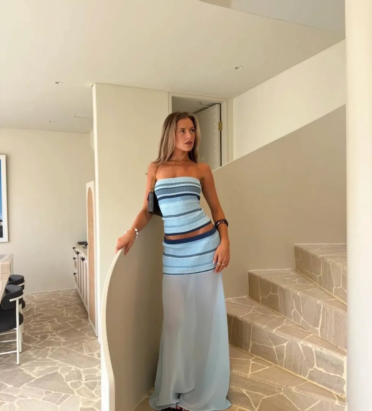 Set Miriam: pruhovaný bandeau top a průsvitná sukně