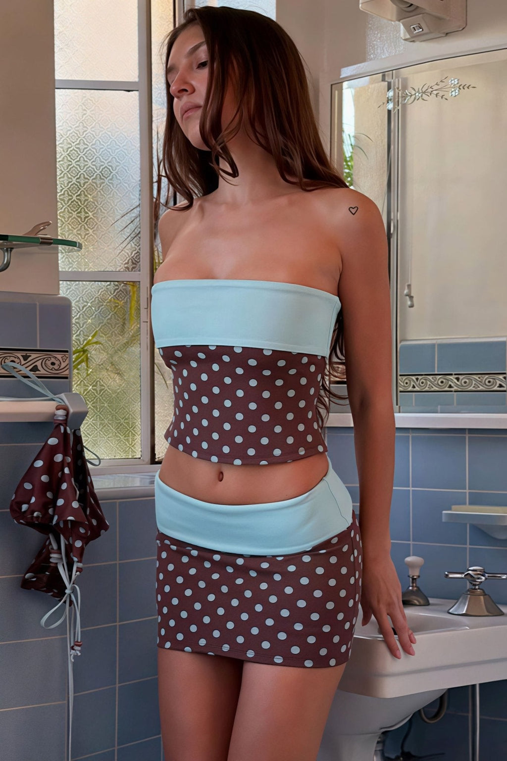Přiléhavý set Heloise s bandeau topem