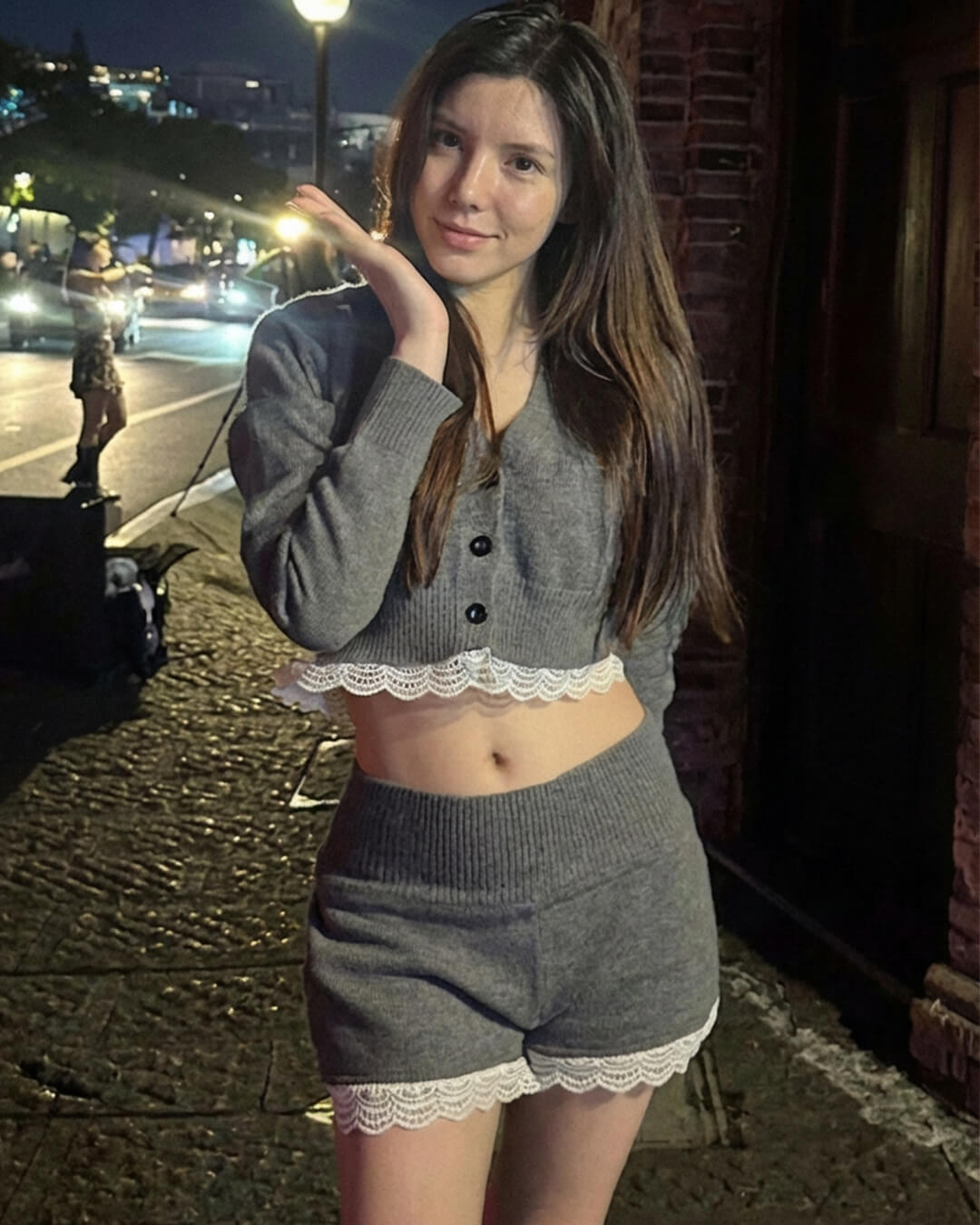 Souprava krátkého svetru Lucy s krajkovým lemem