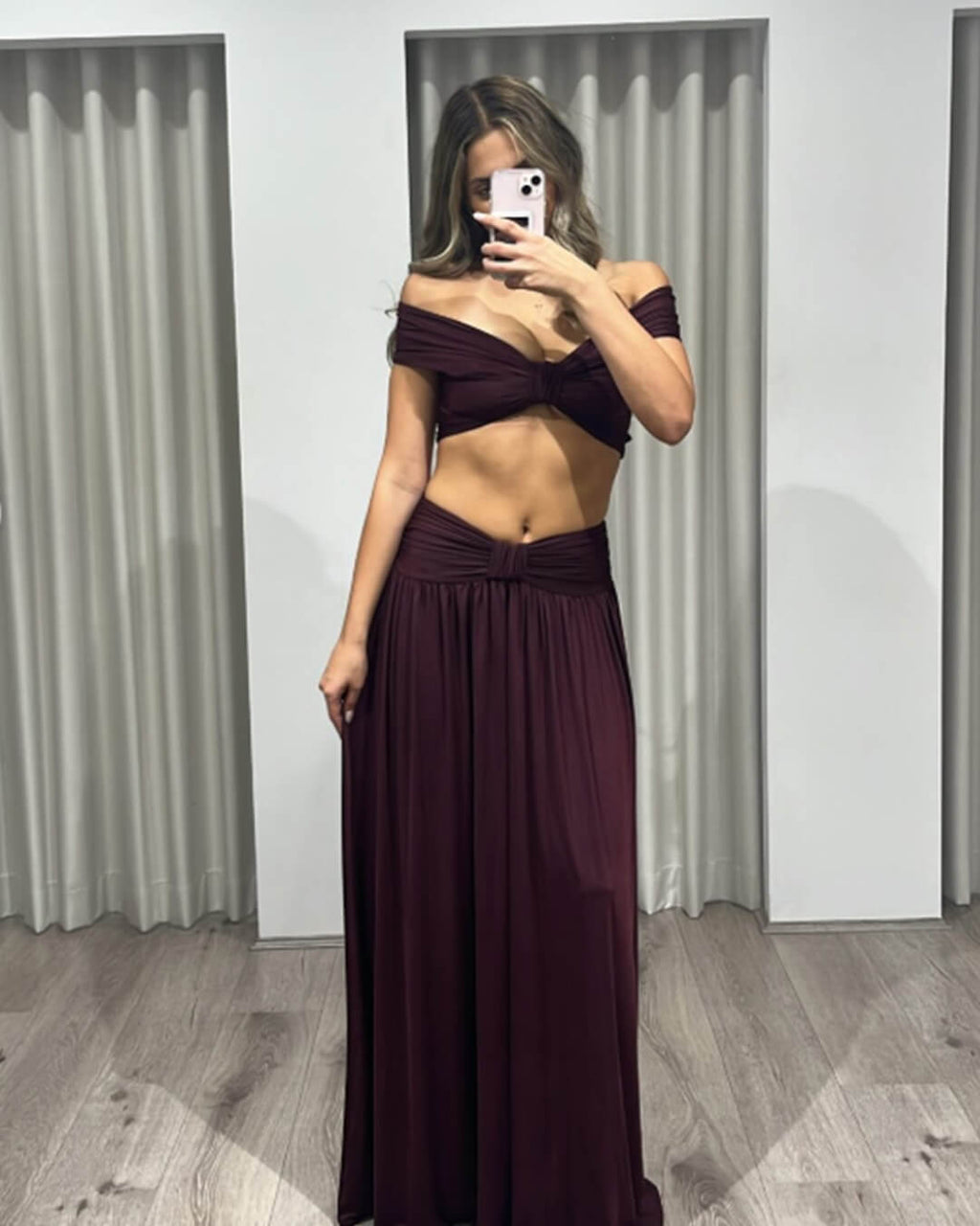 Mila vysoká sukně a krátký top se zdrapováním, dvoudílný set