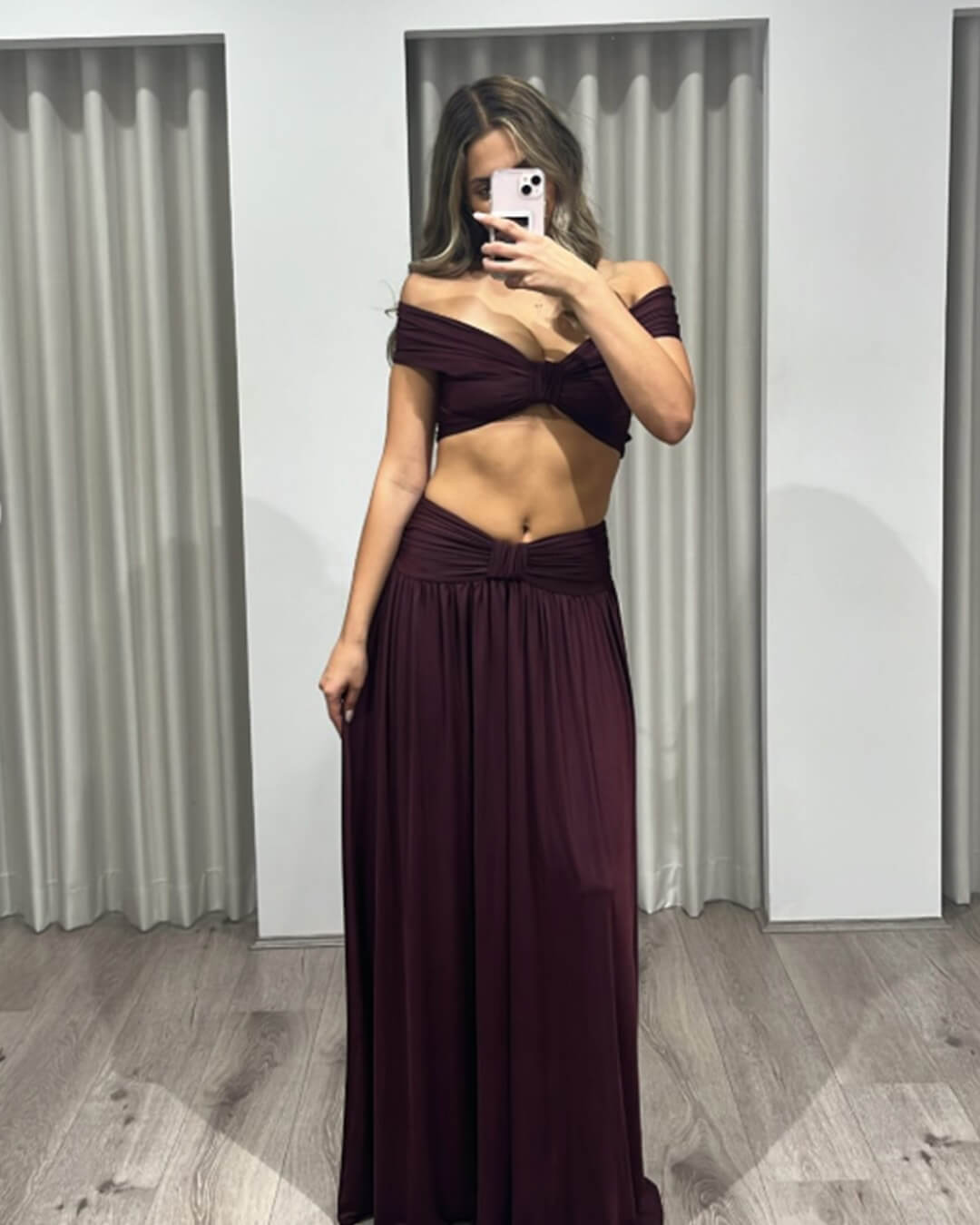 Mila vysoká sukně a krátký top se zdrapováním, dvoudílný set